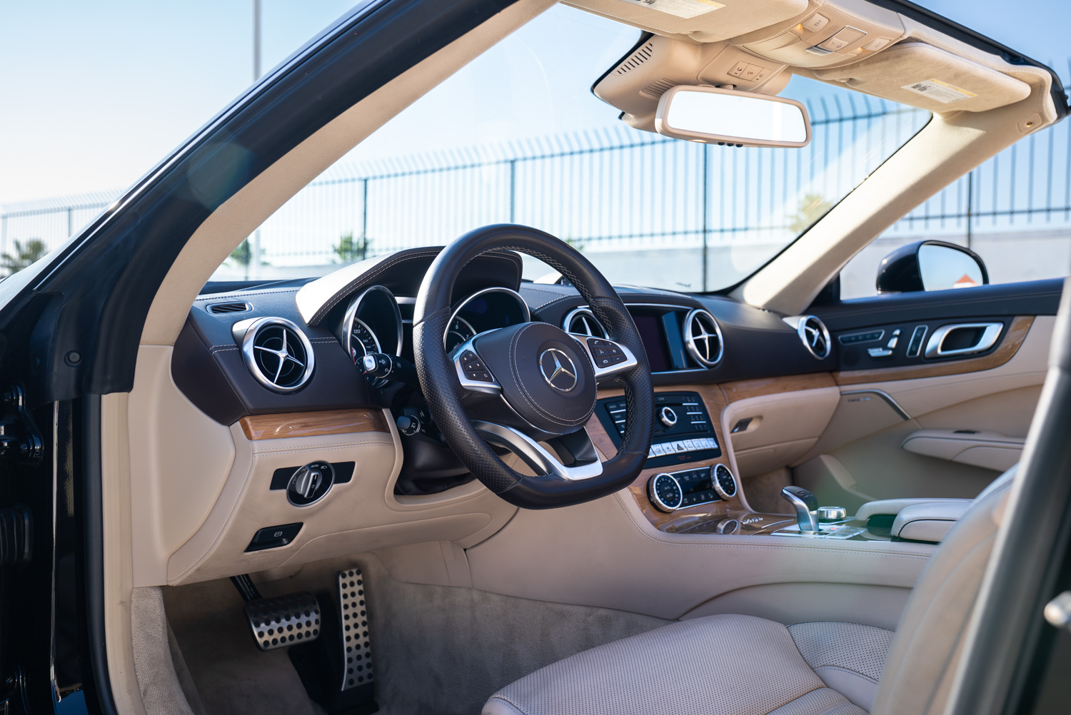 2017 Mercedes-Benz SL550 2017 Mercedes-Benz SL550