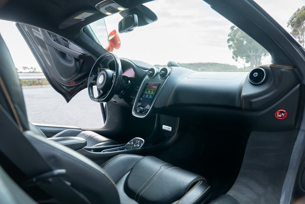2016 McLaren 570S Coupe 2016 McLaren 570S Coupe