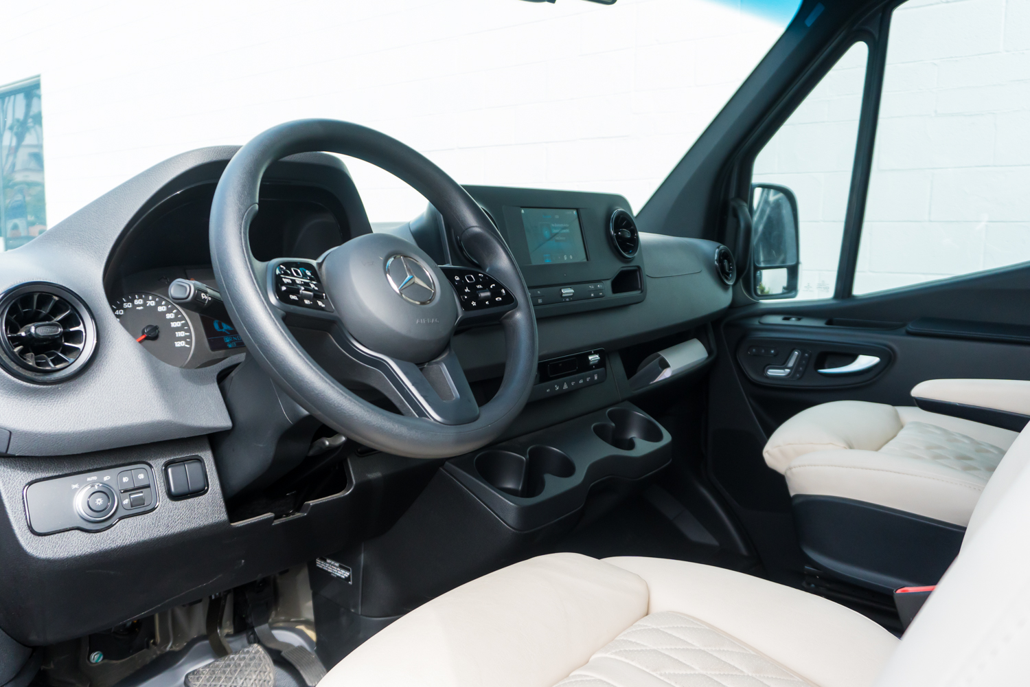 Mercedes-Benz Sprinter 314 CDI KA Model 907 FWD Panel Van (2018) Exterior  and Interior 